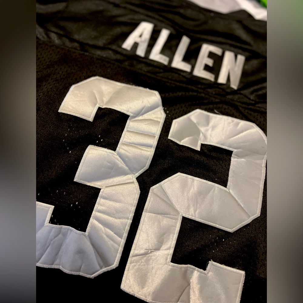 Mens authentic Las Vegas raider Jersey Allen number 32 size XL